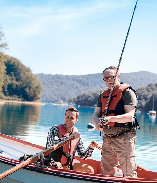 son-and-father-bonding-during-fishing-on-jetty-8FUD5A6-resize.jpg